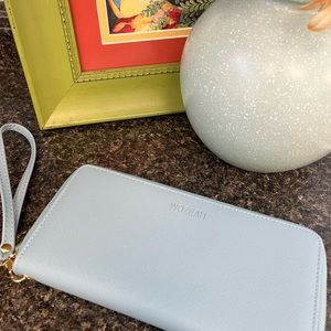 Wristlet wallet